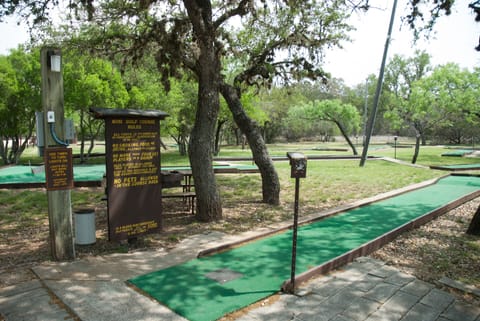 Mini-golf