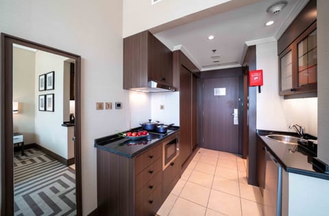 Studio, Kitchenette | Premium bedding, minibar, in-room safe, desk