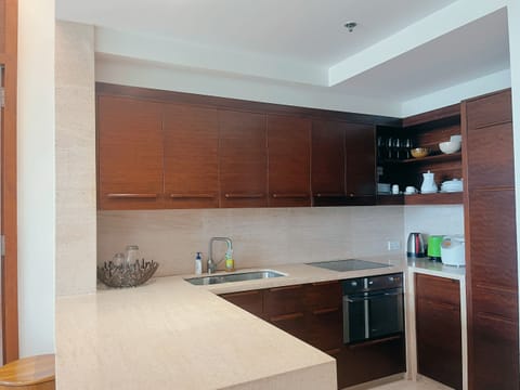 Family Apartment, 2 Bedrooms, Resort View | Private kitchen | Fridge, microwave, stovetop, rice cooker