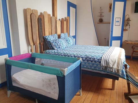 Classic Double or Twin Room, Non Smoking, City View | Premium bedding, individually decorated, desk, laptop workspace