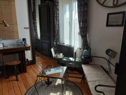 Classic Double Room, Non Smoking, Courtyard View | Premium bedding, individually decorated, desk, laptop workspace