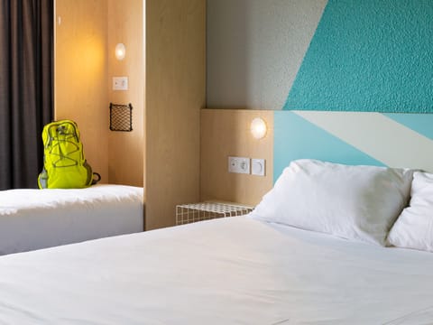 Standard Double Room, Multiple Beds | Desk, soundproofing, free WiFi, bed sheets