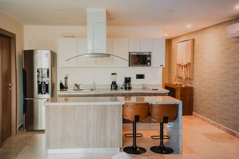 central 102 - 999 | Private kitchen