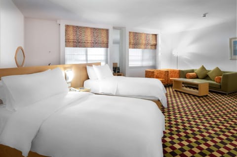 Superior Room, Accessible | Hypo-allergenic bedding, down comforters, pillowtop beds, minibar