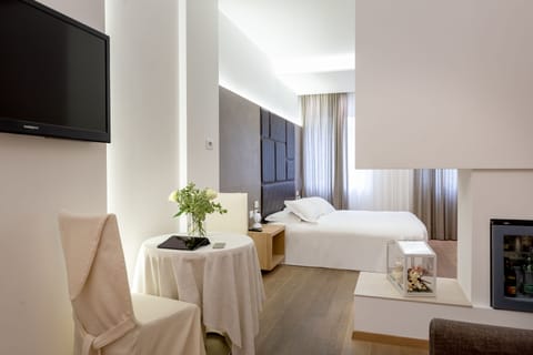 Luxury Suite | Premium bedding, down comforters, minibar, in-room safe