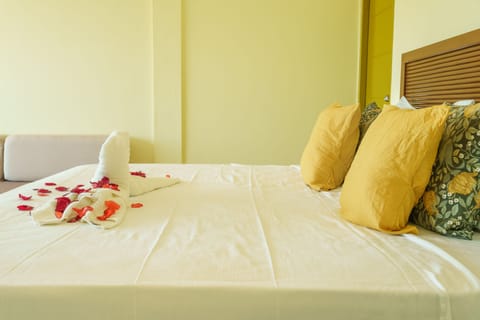 Junior Room | In-room safe, iron/ironing board, free WiFi, bed sheets