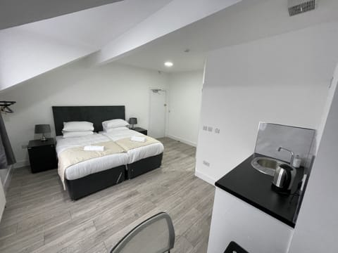 Twin Ensuite Room | Free WiFi, bed sheets