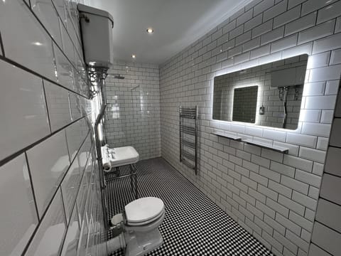 Luxury Apartment | Bathroom | Hair dryer, towels