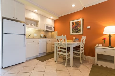 King Studio  | Private kitchen | Fridge, microwave, coffee/tea maker