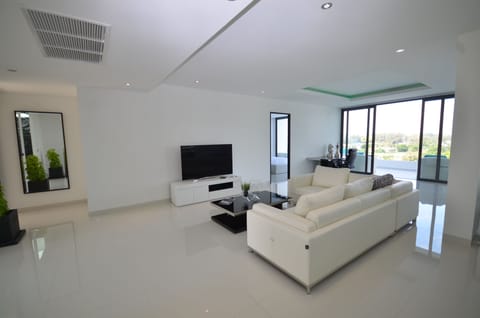 Luxury Penthouse, 4 Bedrooms, Kitchenette, Sea View | Minibar, in-room safe, desk, soundproofing