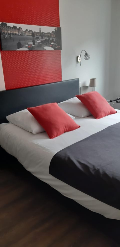 Double Room | Desk, travel crib, free WiFi, bed sheets