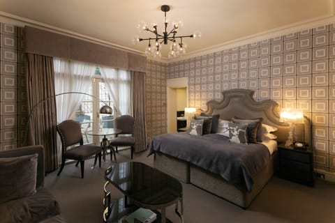 Deluxe Room | Premium bedding, memory foam beds, free minibar, individually decorated