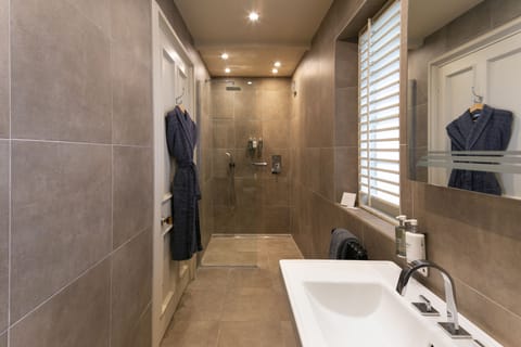 Standard Room | Bathroom | Shower, designer toiletries, hair dryer, bathrobes