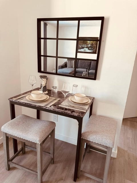 Premier Apartment | In-room dining