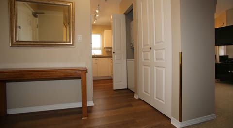 One Bedroom King | 2 bedrooms, iron/ironing board, free WiFi, bed sheets