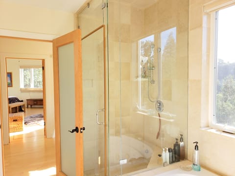 Exclusive House | Bathroom