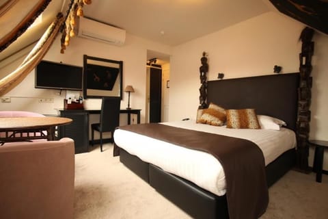 Minibar, in-room safe, desk, soundproofing