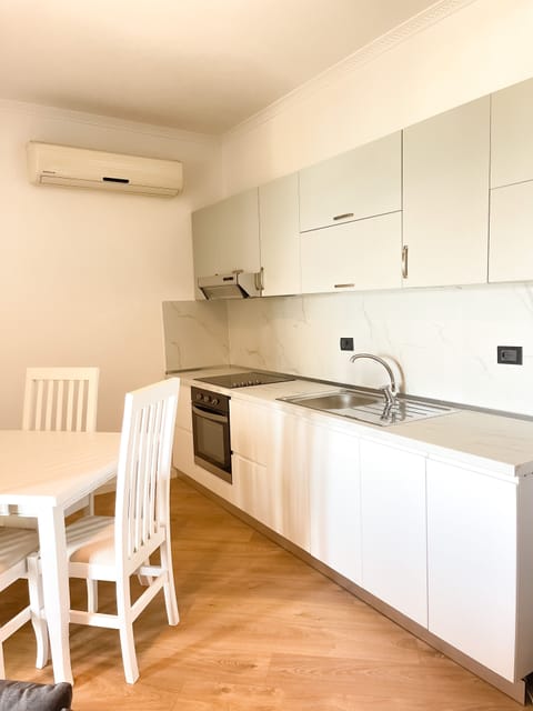 Comfort Apartment | Desk, laptop workspace, free WiFi, bed sheets