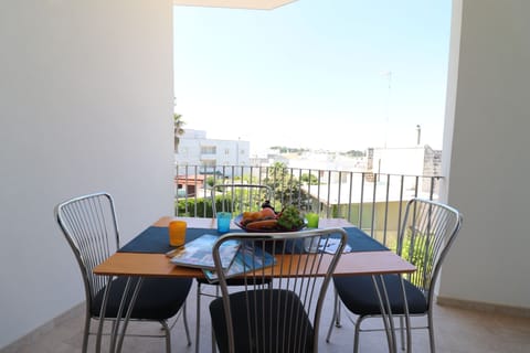 House, 1 Bedroom, Balcony, City View | Outdoor dining