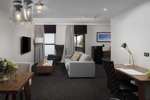 Premier Suite | Premium bedding, pillowtop beds, minibar, in-room safe