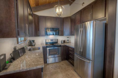 Condo, 3 Bedrooms | Private kitchen