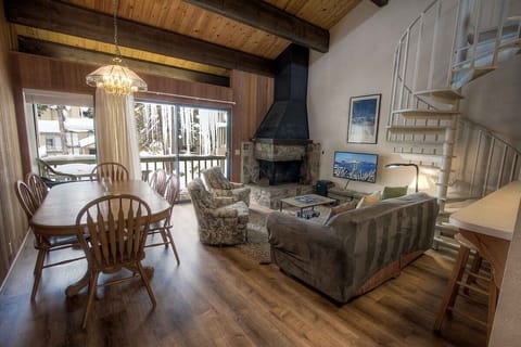 Condo, 3 Bedrooms | Living area