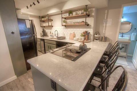 Condo, 1 Bedroom | Private kitchen