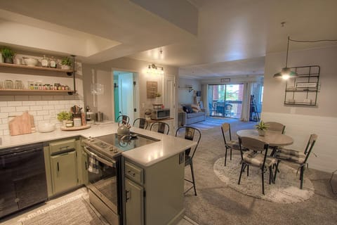 Condo, 1 Bedroom | Private kitchen