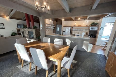 House, 3 Bedrooms | Dining