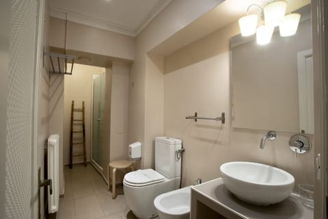 Junior Quadruple Room | Bathroom | Hair dryer, bidet, towels, soap