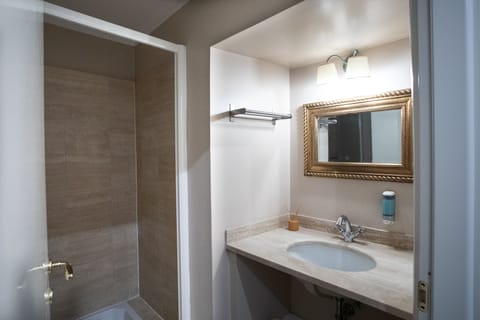 Standard Double Room | Bathroom | Hair dryer, bidet, towels, soap