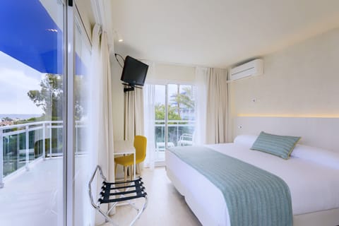 Superior Double Room, Terrace | Minibar, desk, soundproofing, free WiFi