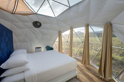 Glamping King Skylight Dome | Mountain view