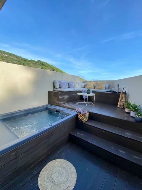 Room, 1 Bedroom, Smoking, Balcony | Outdoor spa tub