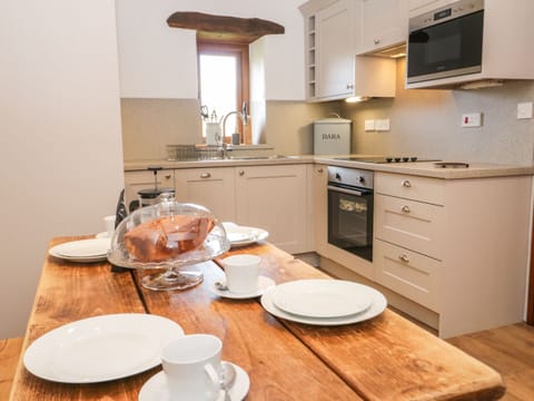 Fridge, electric kettle, toaster, cookware/dishes/utensils