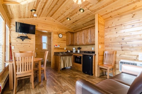 Cottage, 1 Bedroom, Accessible (Side Entry, Pets OK, Linens Available) | Living room