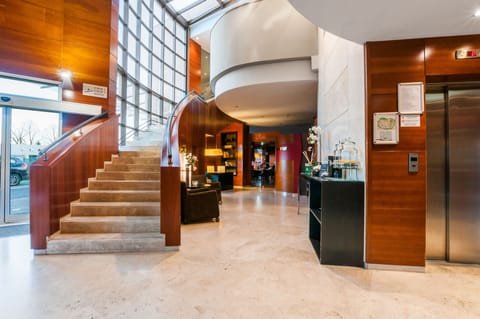 Lobby lounge