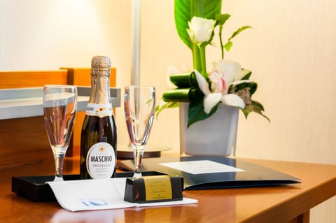 Double Room (With Extra Beds) | Hypo-allergenic bedding, minibar, in-room safe, desk