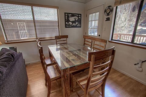 Cabin, 3 Bedrooms | Dining