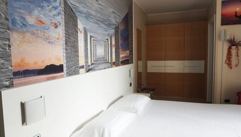 Deluxe Double Room | Minibar, in-room safe, desk, laptop workspace