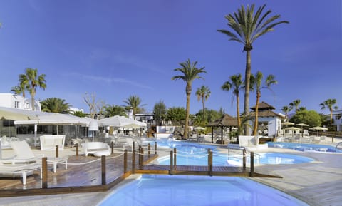 2 outdoor pools, pool umbrellas, sun loungers