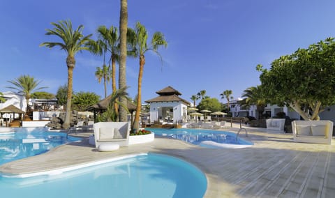 2 outdoor pools, pool umbrellas, sun loungers