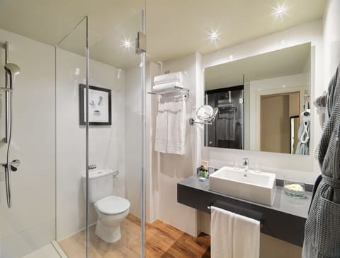 Double Room (Privilege) | Bathroom | Designer toiletries, hair dryer, towels