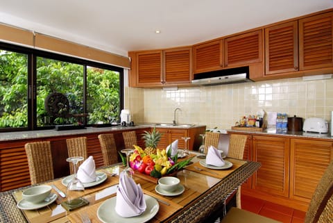 Royal Jacuzzi Suite (2 Bedrooms) | Private kitchen | Fridge, coffee/tea maker, electric kettle