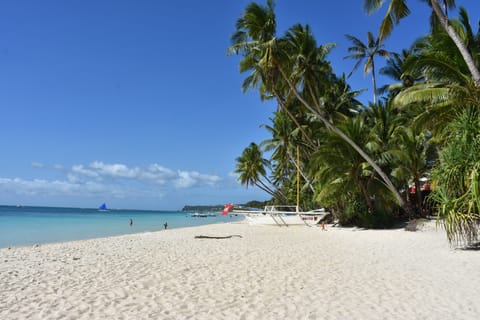 Beach nearby, white sand, 4 beach bars