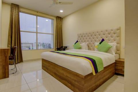 Standard Double Room | Desk, iron/ironing board, bed sheets