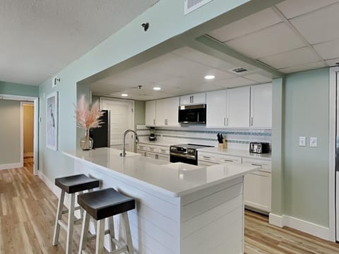 Condo, Multiple Beds, Balcony (T1 800 - No Pets Allowed) | Private kitchen | Fridge, microwave, oven, stovetop