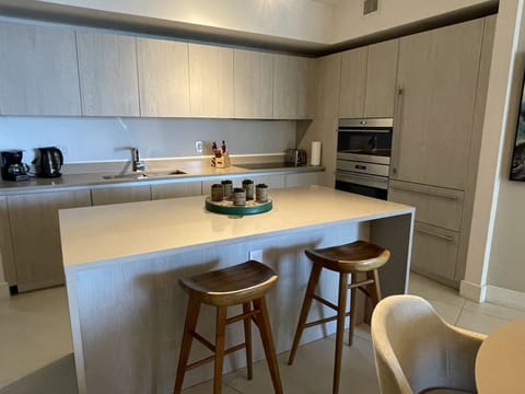 Design Apartment | Private kitchen | Fridge, microwave, oven, stovetop