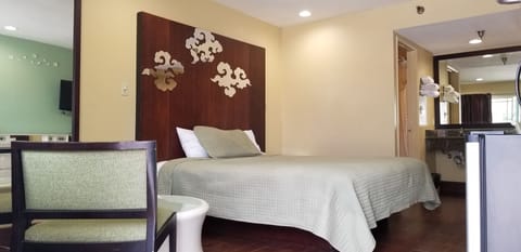 Deluxe Room | Individually furnished, laptop workspace, free WiFi, bed sheets