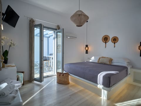 Deluxe Apartment, 1 Bedroom, Sea View | Premium bedding, in-room safe, soundproofing, free WiFi